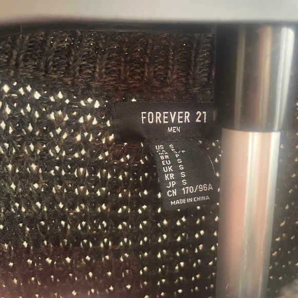 Lightweight Knit Sweater - Small - Picture 3 of 4